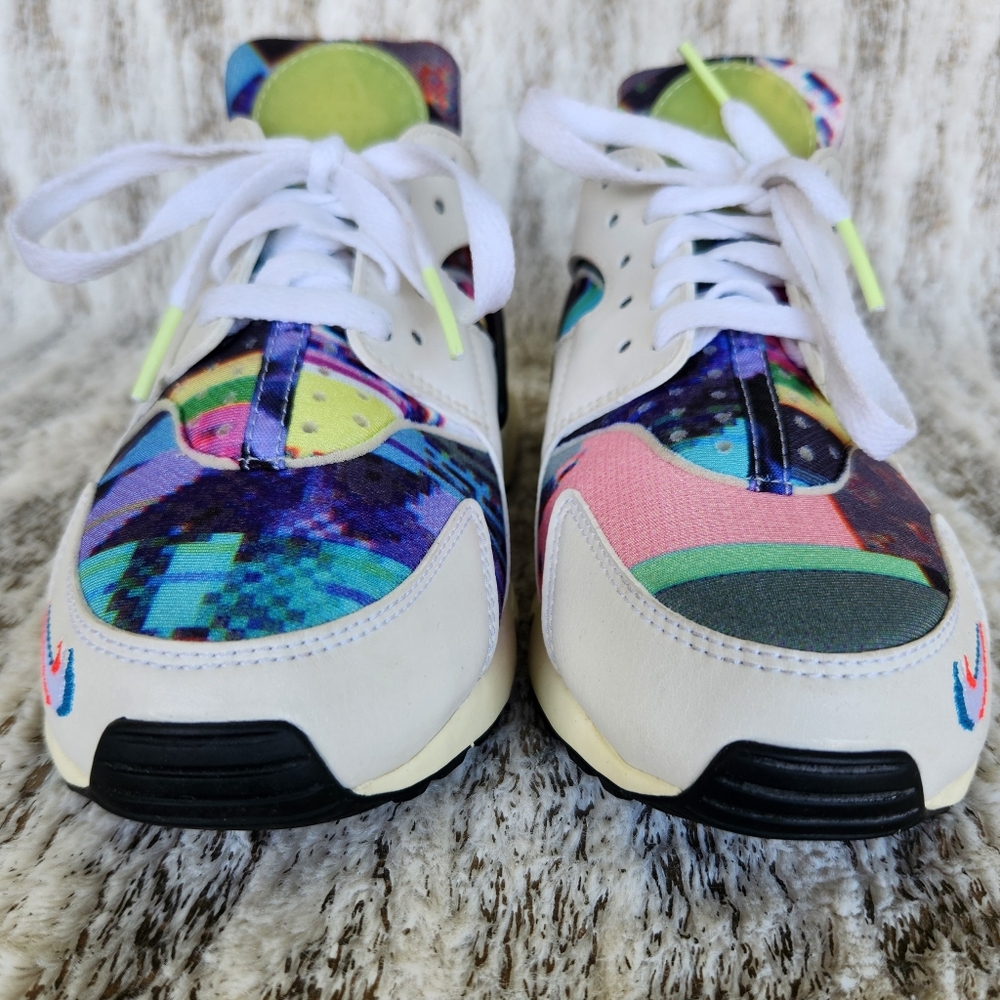 Nike "Air Huarache SE" Multicolor Pixel Graphic Sneaker Shoe | Women’s Size 7 - Picture 3 of 12